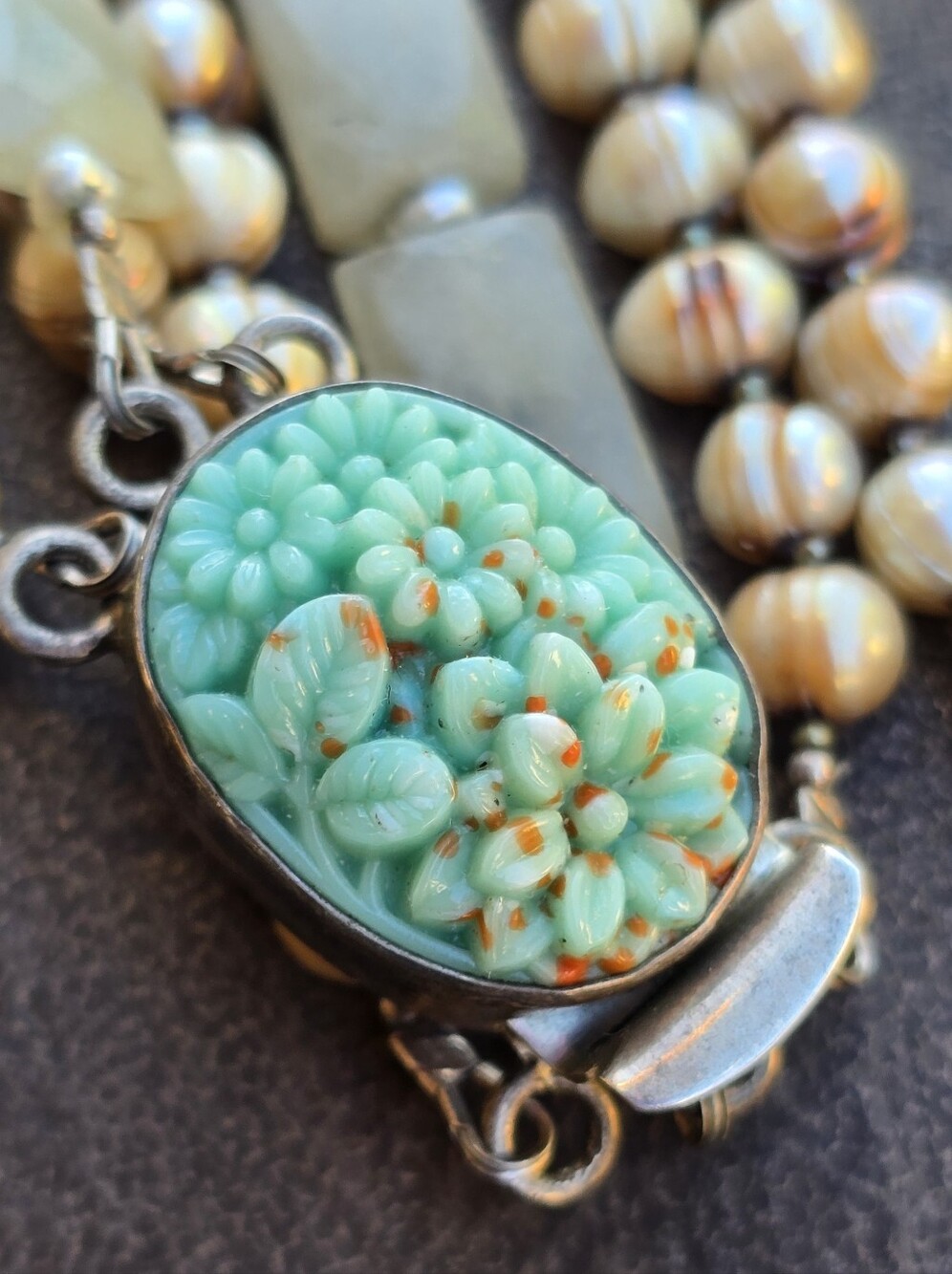 Gorgeous vintage triple strand pearl and chalcedony sterling silver Peking